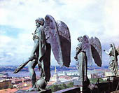 Скульптуры ангелов с крыши Исаакиевского собора демонтирована и отправлена на реставрацию